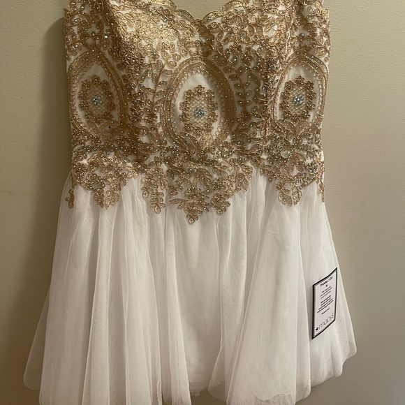 PROM DRESS never been worn brand new - Picture 9 of 9